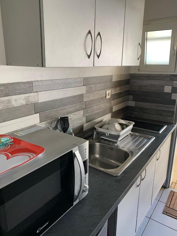 Petit Prix Et Grand Confort A Saint Gilles Les Bains Exterior foto